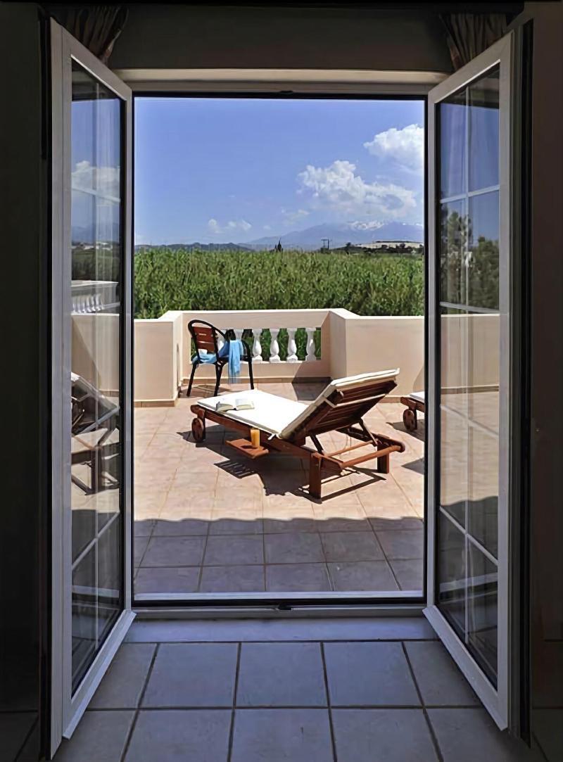 Hotel Caretta Beach Йеранион Экстерьер фото