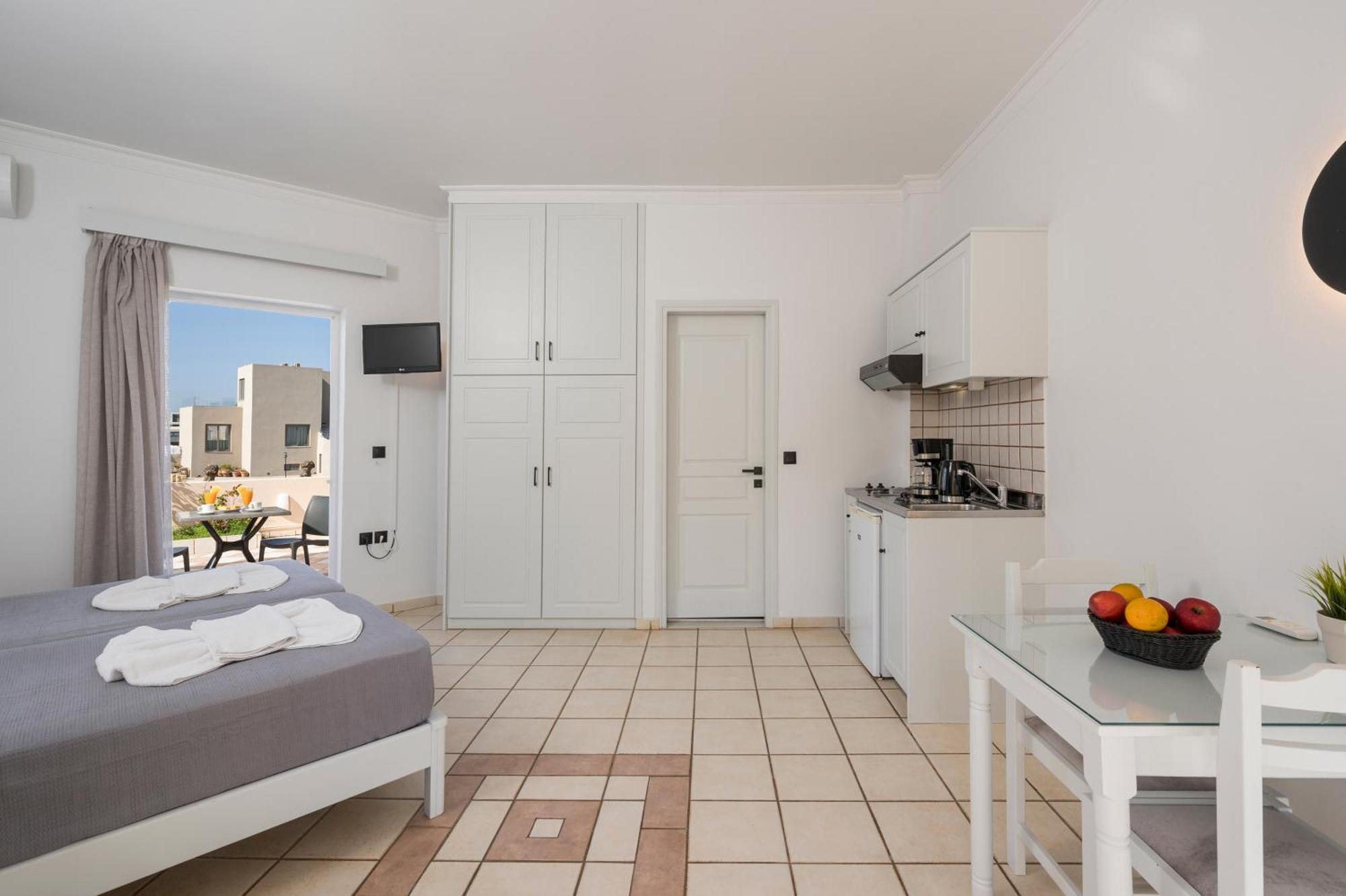 Hotel Caretta Beach Йеранион Экстерьер фото